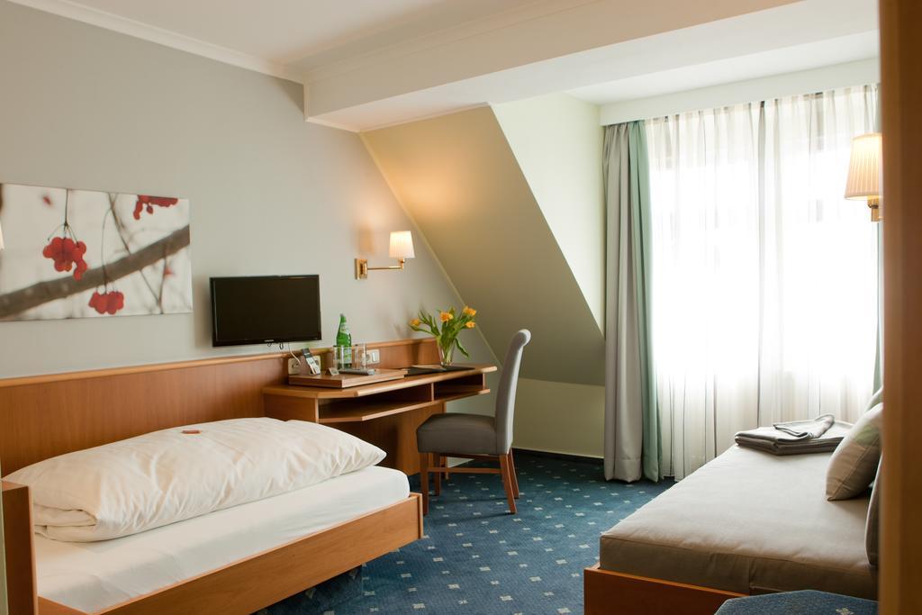 Landhotel Zur Bretzel Babenhausen  Bilik gambar